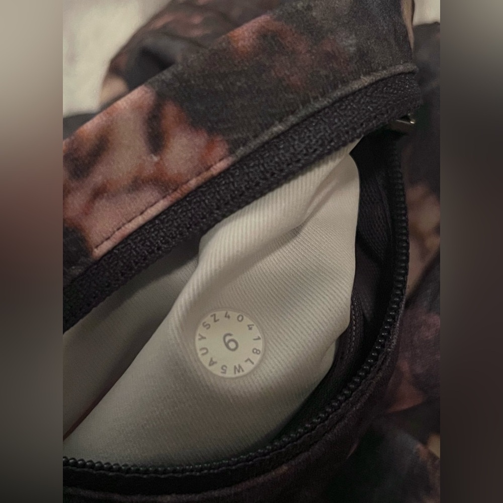 Lululemon Speed Up Tight Size 6 - Picture 10 of 10